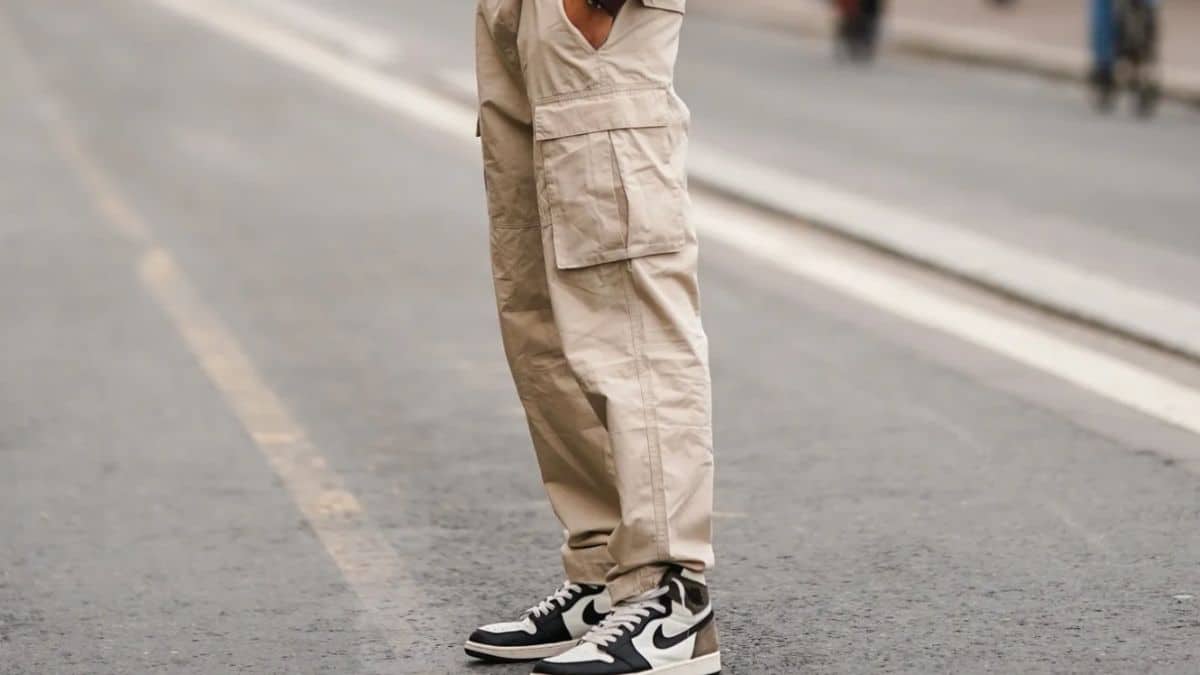 How To Style Black Cargo Pants?